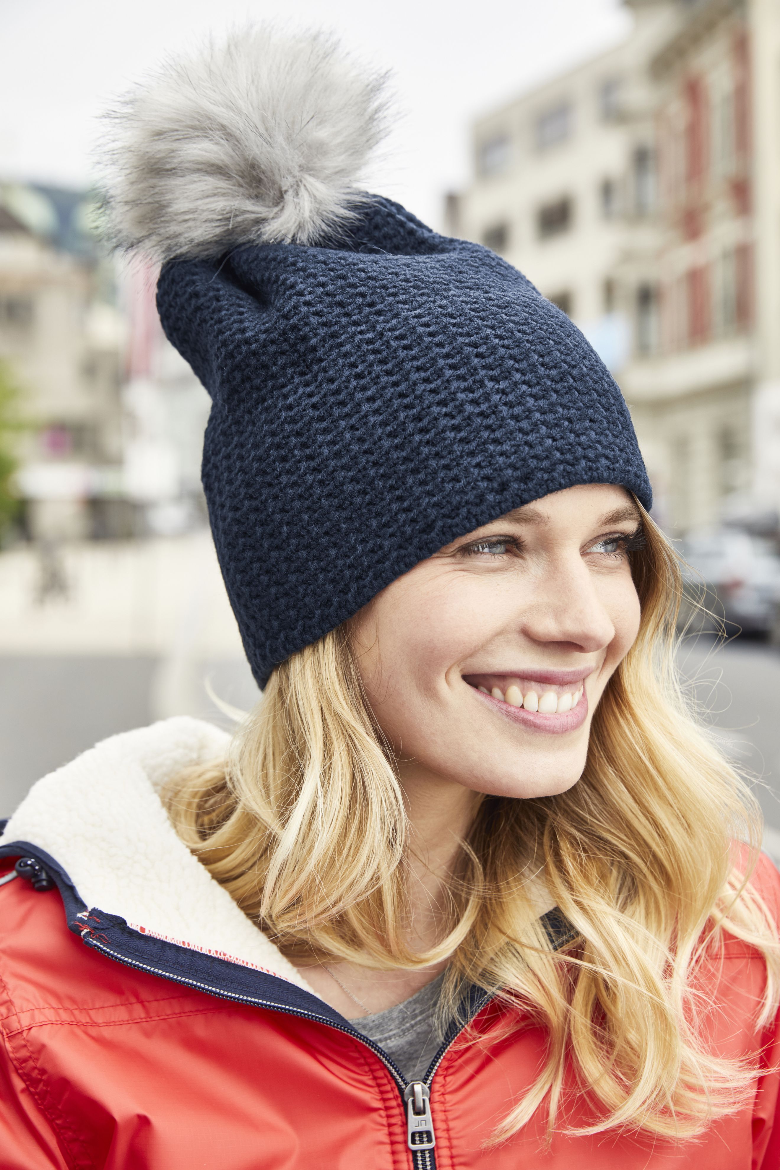 Fine Crocheted Beanie MB7120 Häkelmütze mit Pompon