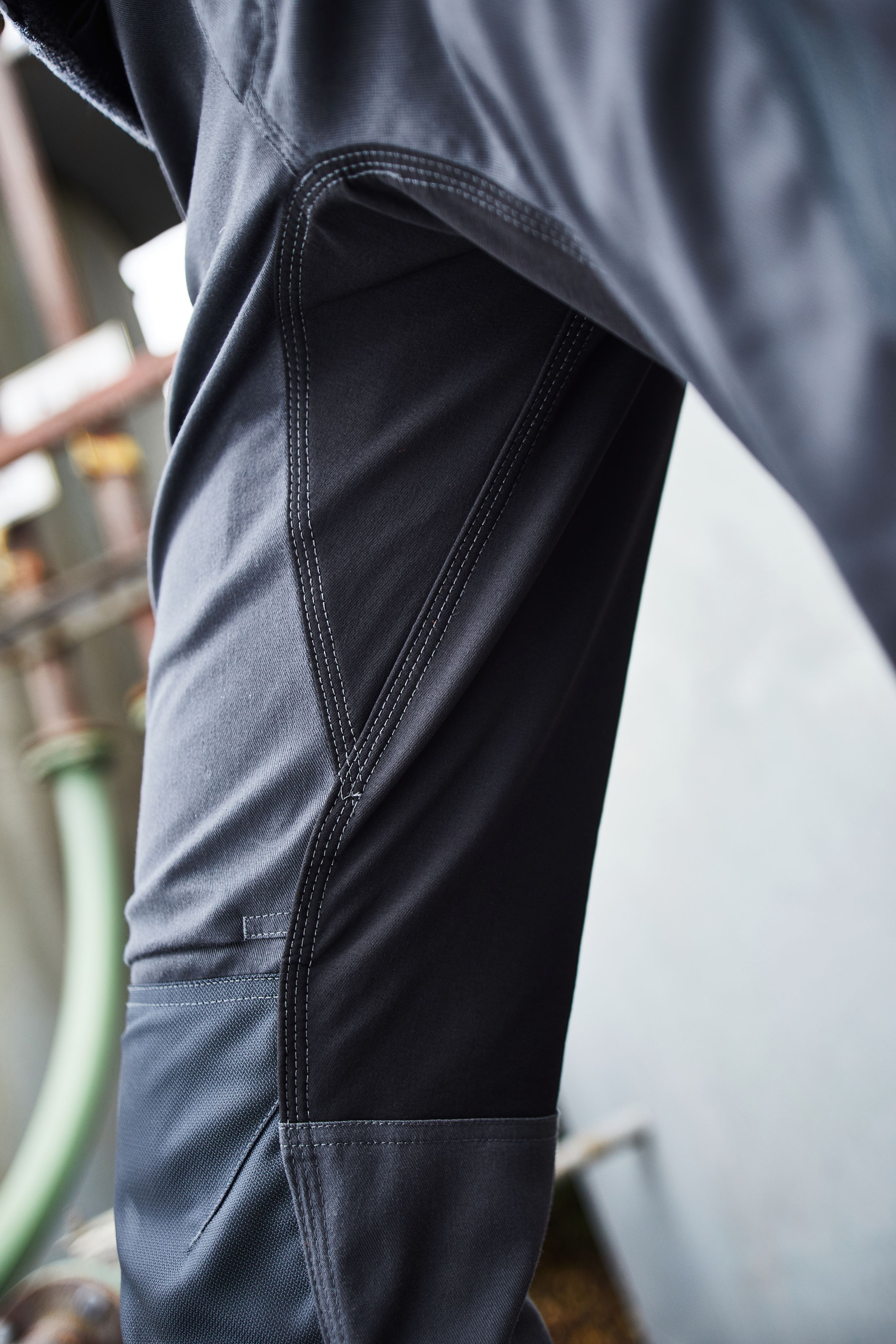 Workwear Stretch-Pants Slim Line JN1812 Spezialisierte Arbeitshose in schmaler Schnittführung mit elastischen Einsätzen und funktionellen Details Workwear Stretch-Pants Slim Line JN1812 Spezialisierte Arbeitshose in schmaler Schnittführung mit elastischen Einsätzen und funktionellen Details