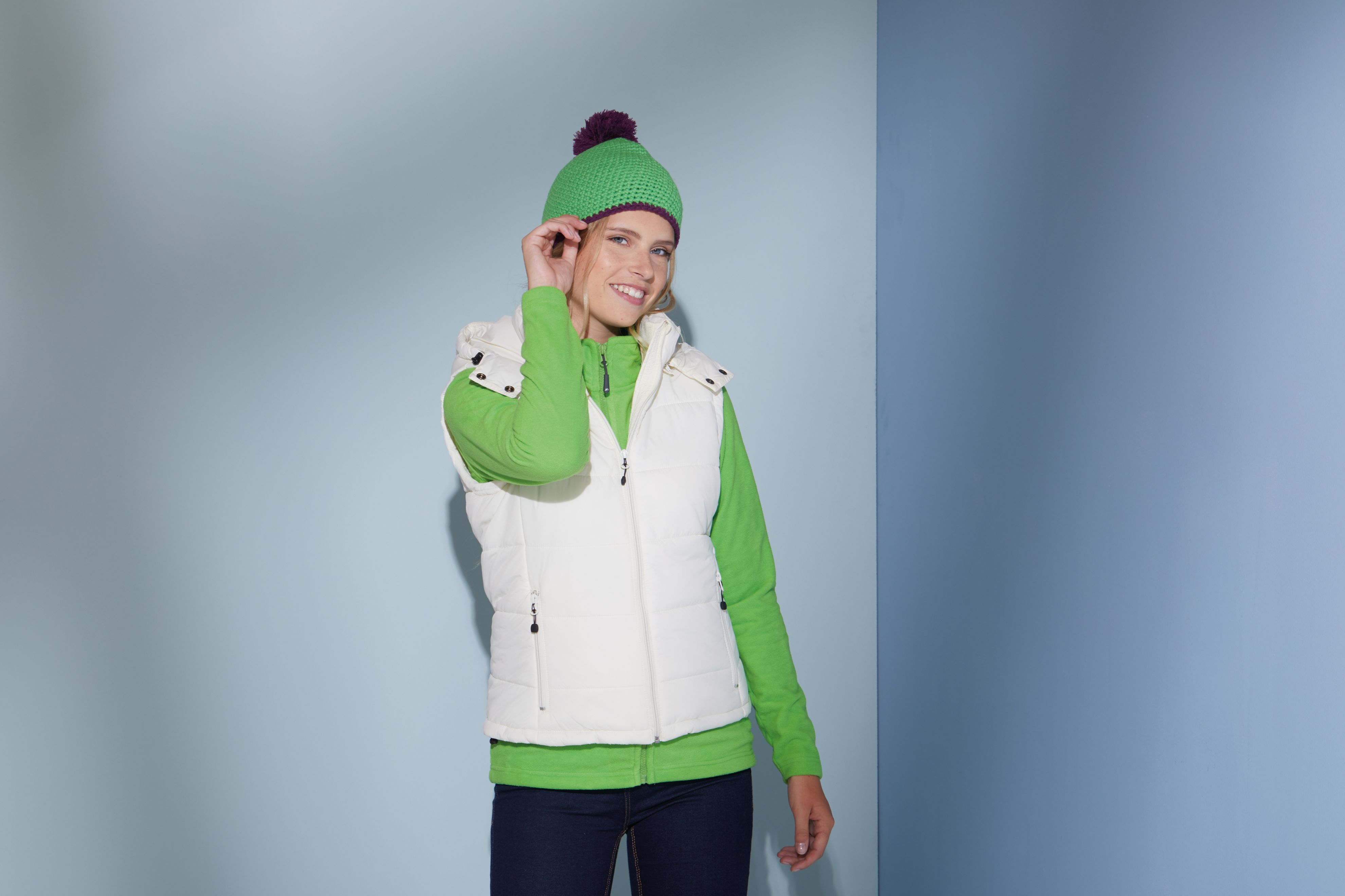 Pompon Hat with Contrast Stripe MB7964 Häkelmütze mit Kontrastrand und Pompon