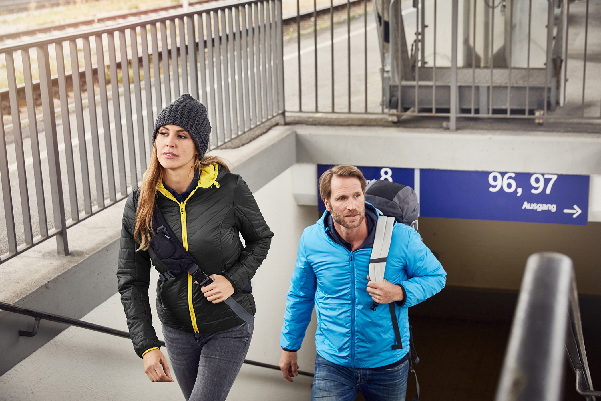 Ladies' Lightweight Jacket JN1091 Leichte Wendejacke mit DuPont™ Sorona® Wattierung (nachwachsender, pflanzlicher Rohstoff)