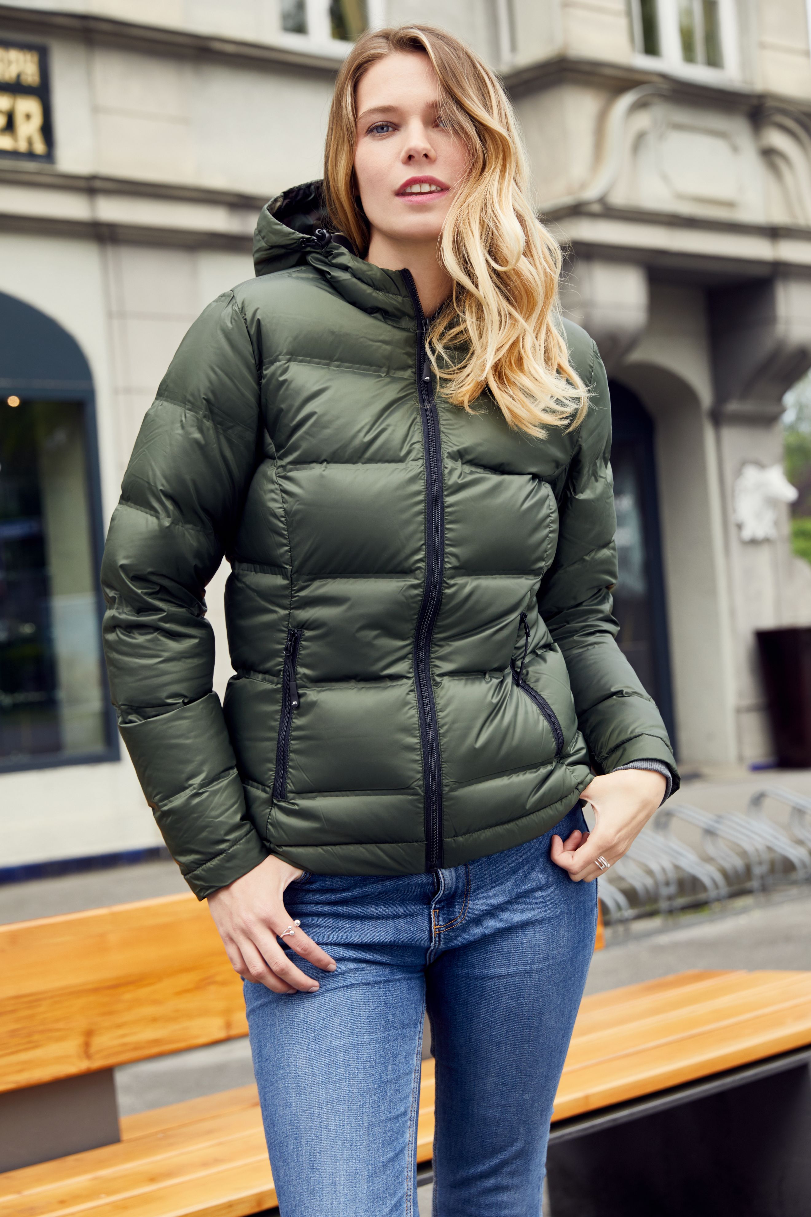 Ladies' Hooded Down Jacket JN1151 Daunenjacke mit Kapuze in neuem Design, Steppung der Jacke ist geklebt und nicht genäht