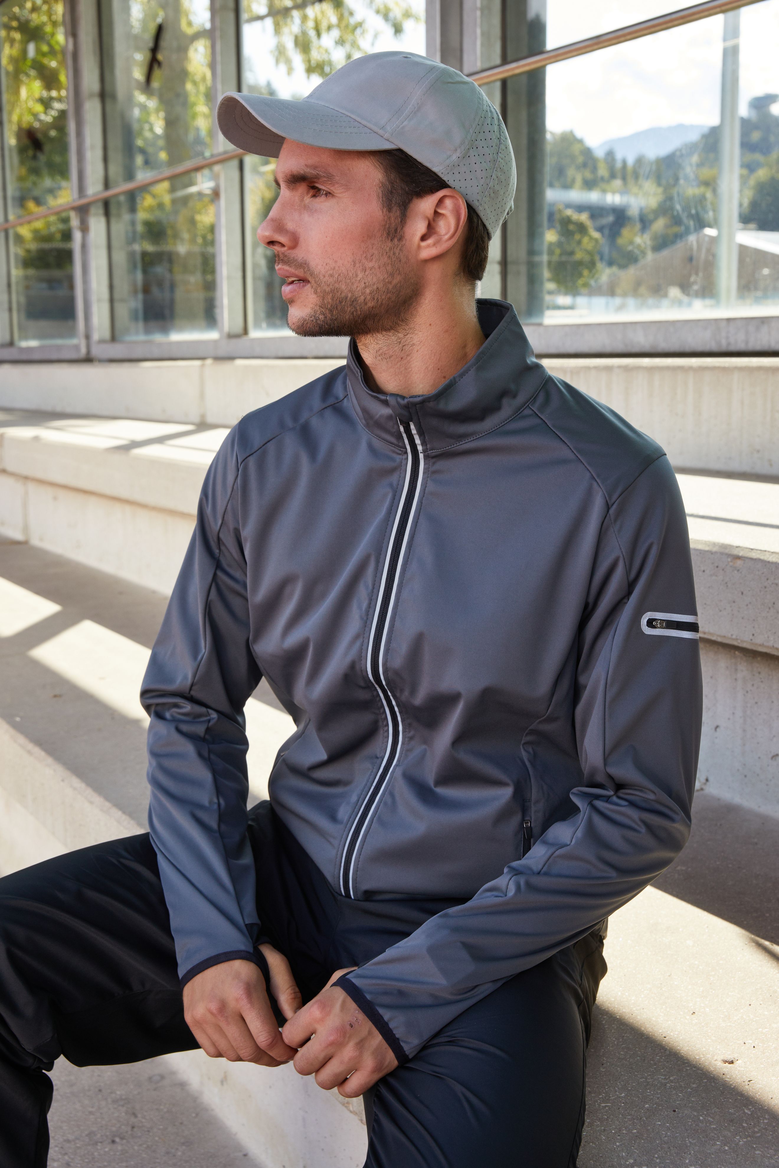 Men's Sports Softshell Jacket JN1126 Funktionelle Softshell-Jacke für Sport, Freizeit und Promotion