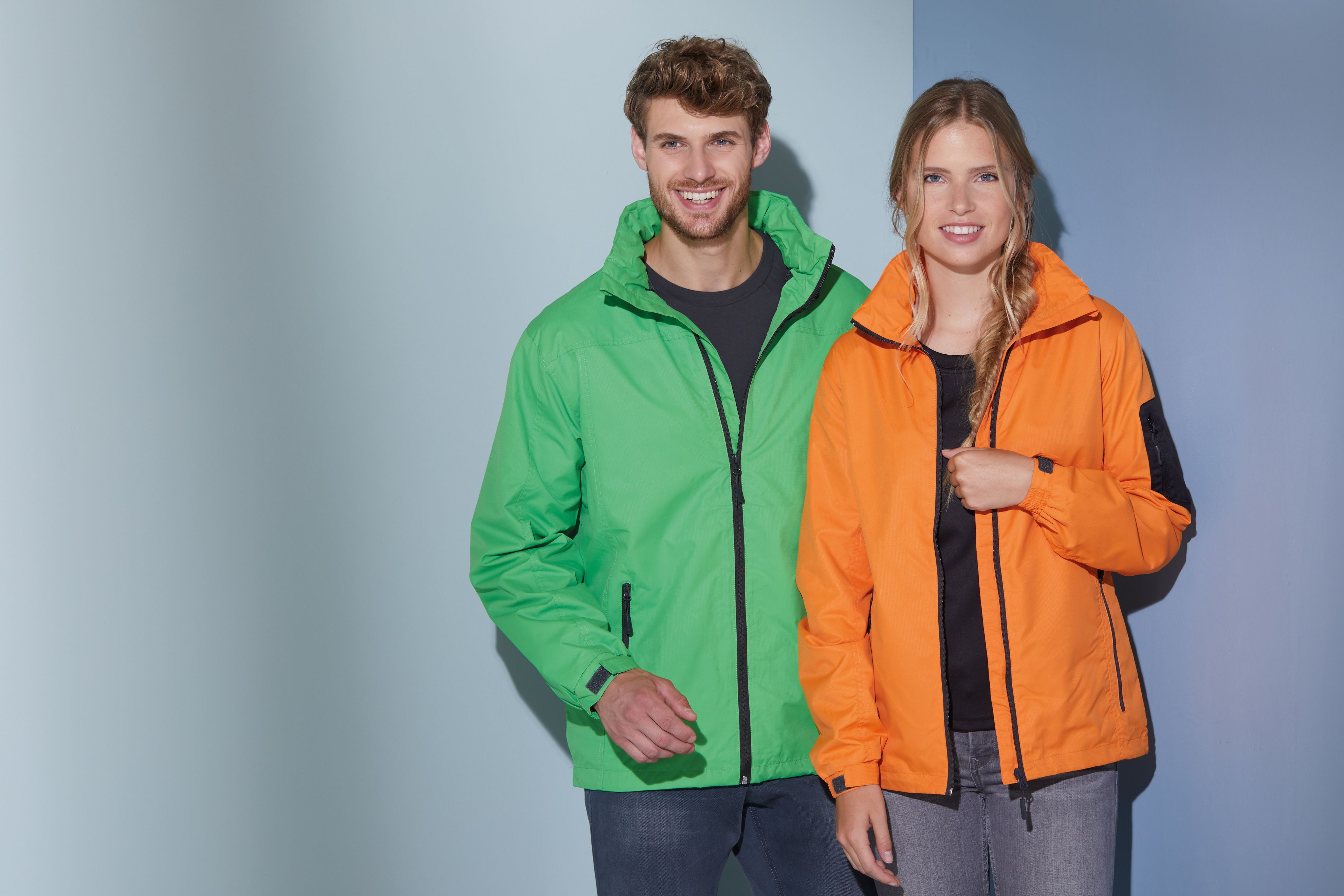 Ladies' Windbreaker JN1040 Sportliche, funktionelle Outdoor-Jacke