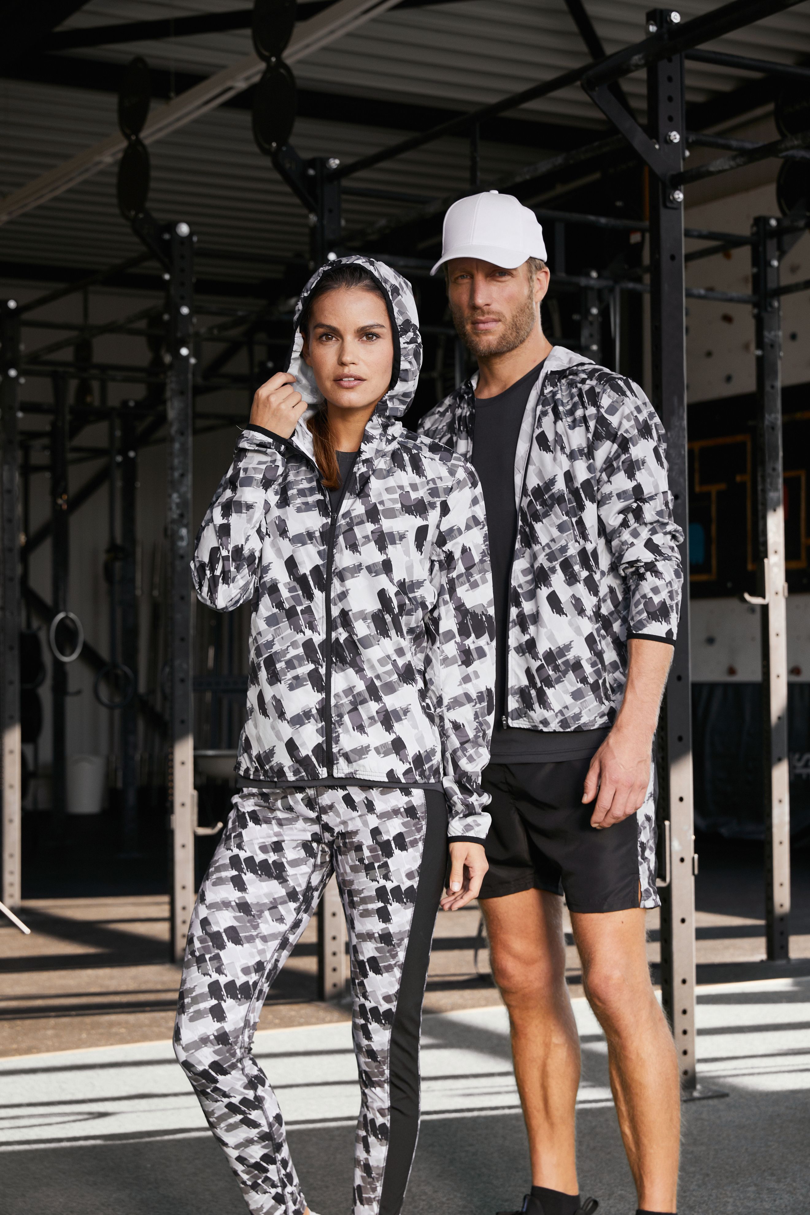 Ladies' Sports Jacket JN533 Leichte Jacke aus recyceltem Polyester für Sport und Freizeit