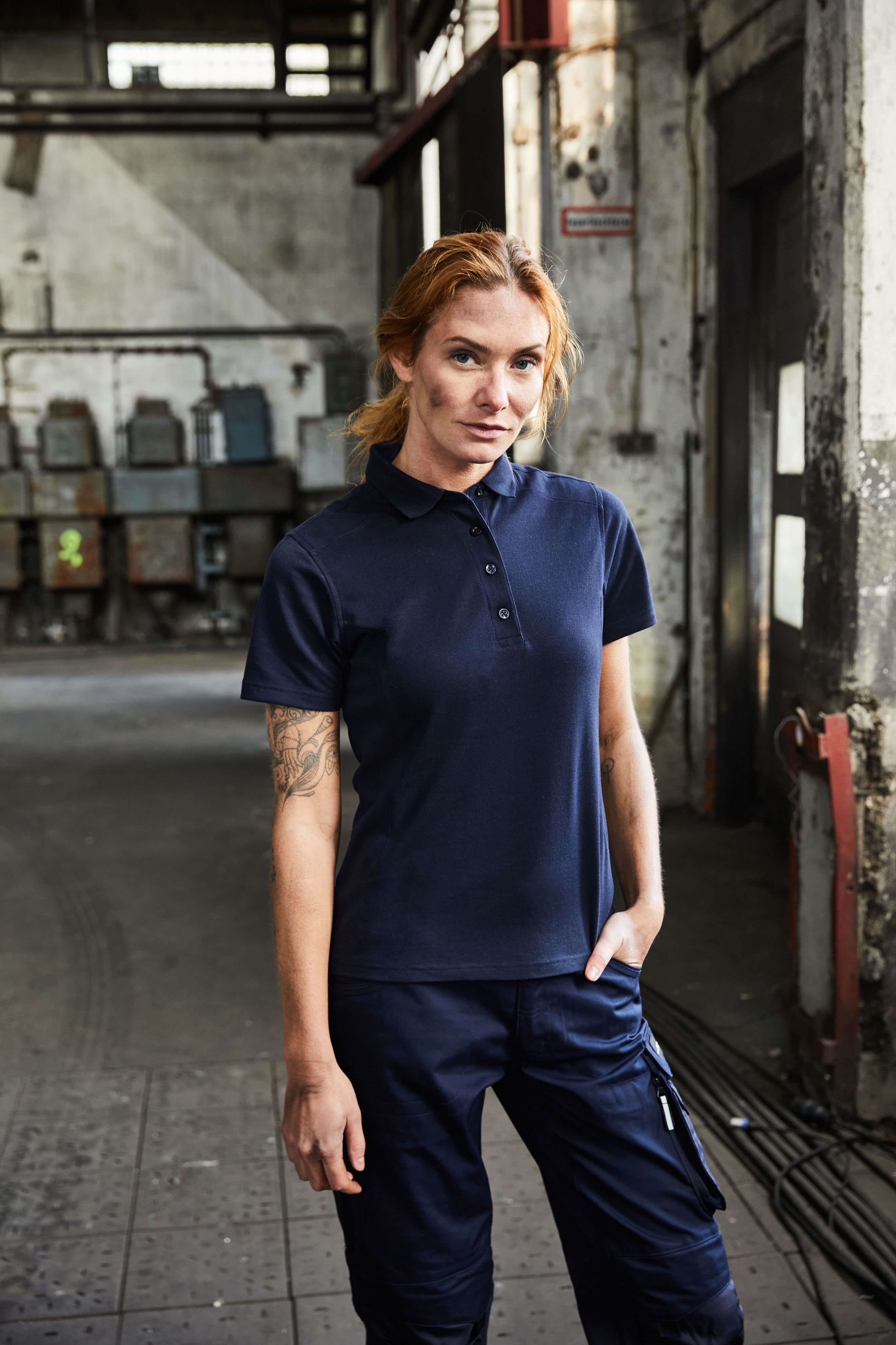 Ladies' Workwear Polo - STRONG - JN1825 Strapazierfähiges und pflegeleichtes Polo mit Kontrasteinsätzen