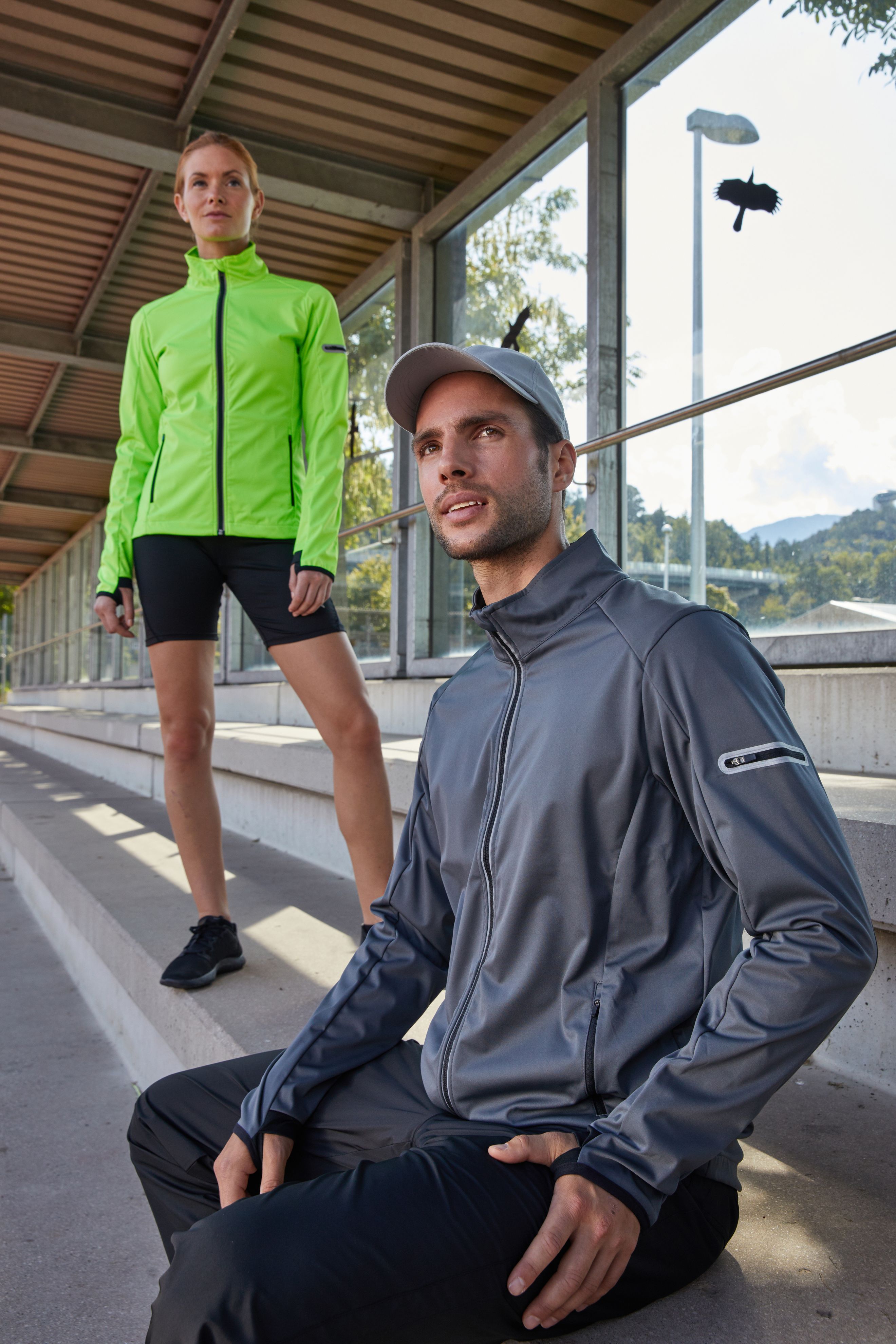 Men's Sports Softshell Jacket JN1126 Funktionelle Softshell-Jacke für Sport, Freizeit und Promotion