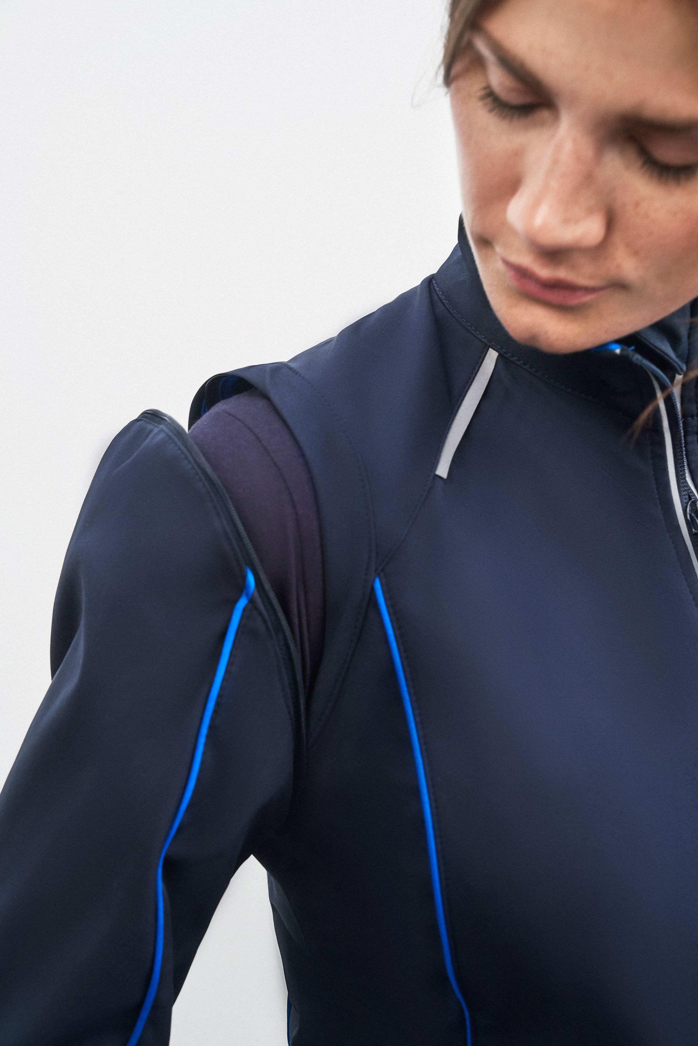 Ladies' Zip-Off Softshell Jacket JN1121 2 in 1 Jacke mit abzippbaren Ärmeln