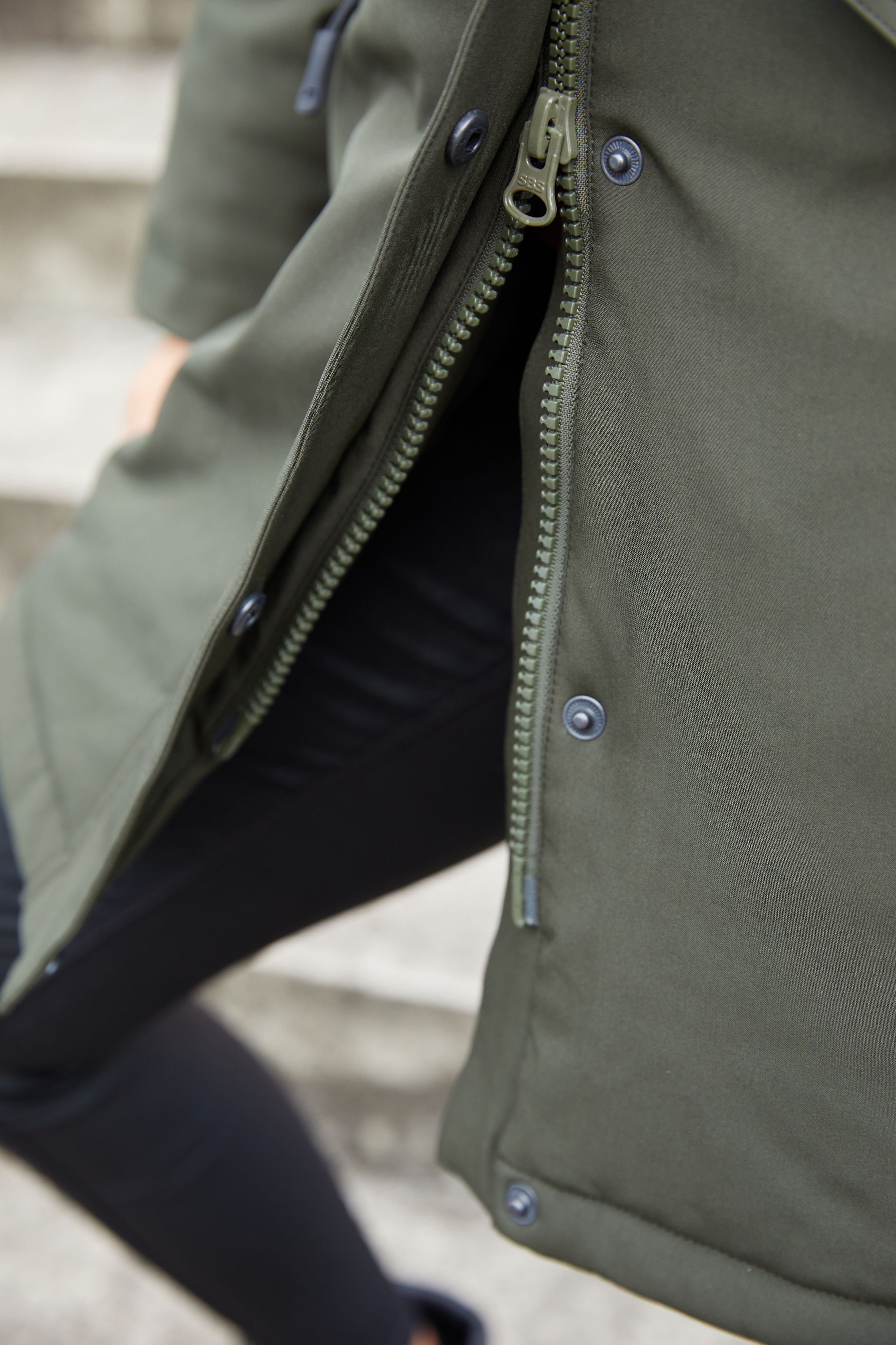 Ladies' Business Parka JN1175 Klassischer, wattierter Parka mit angeschnittener Kapuze Ladies' Business Parka JN1175 Klassischer, wattierter Parka mit angeschnittener Kapuze