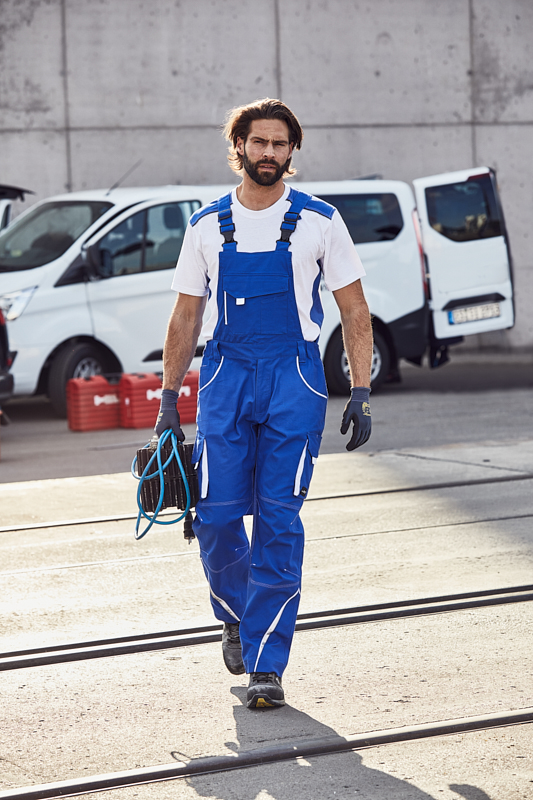 Workwear Pants with Bib - COLOR - JN848 Funktionelle Latzhose im sportlichen Look mit hochwertigen Details Workwear Pants with Bib - COLOR - JN848 Funktionelle Latzhose im sportlichen Look mit hochwertigen Details