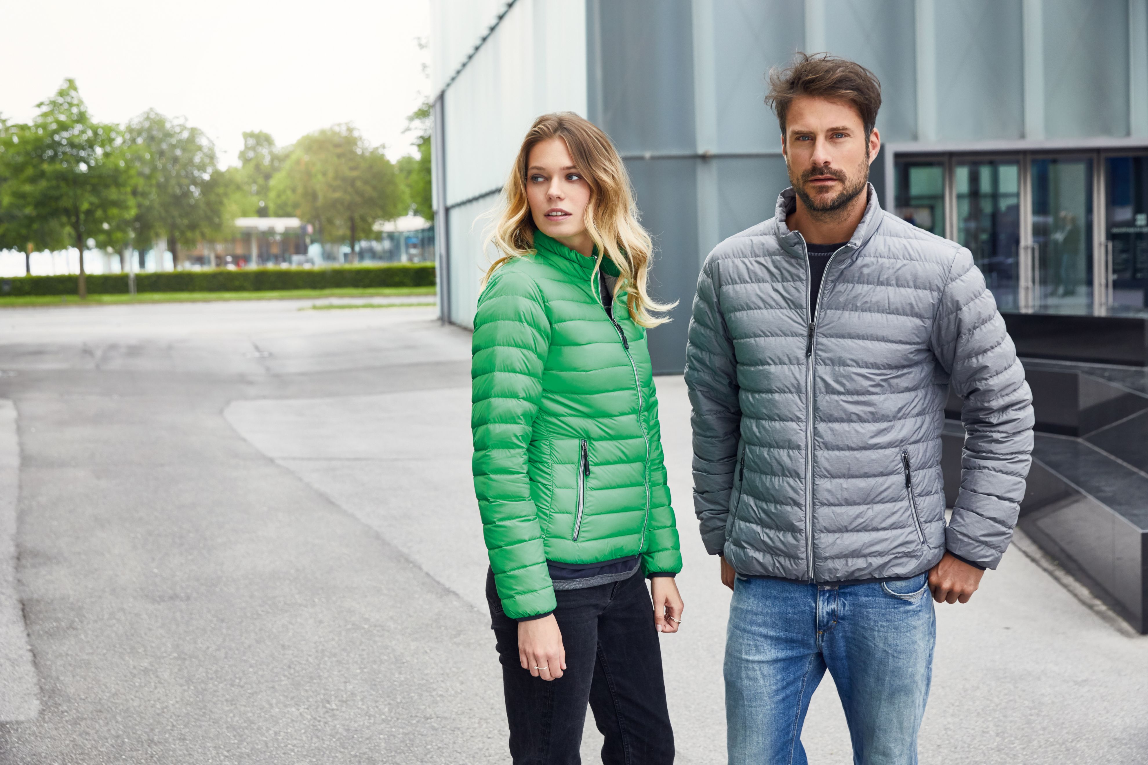 Ladies' Down Jacket JN1139 Leichte Daunenjacke im klassischen Design