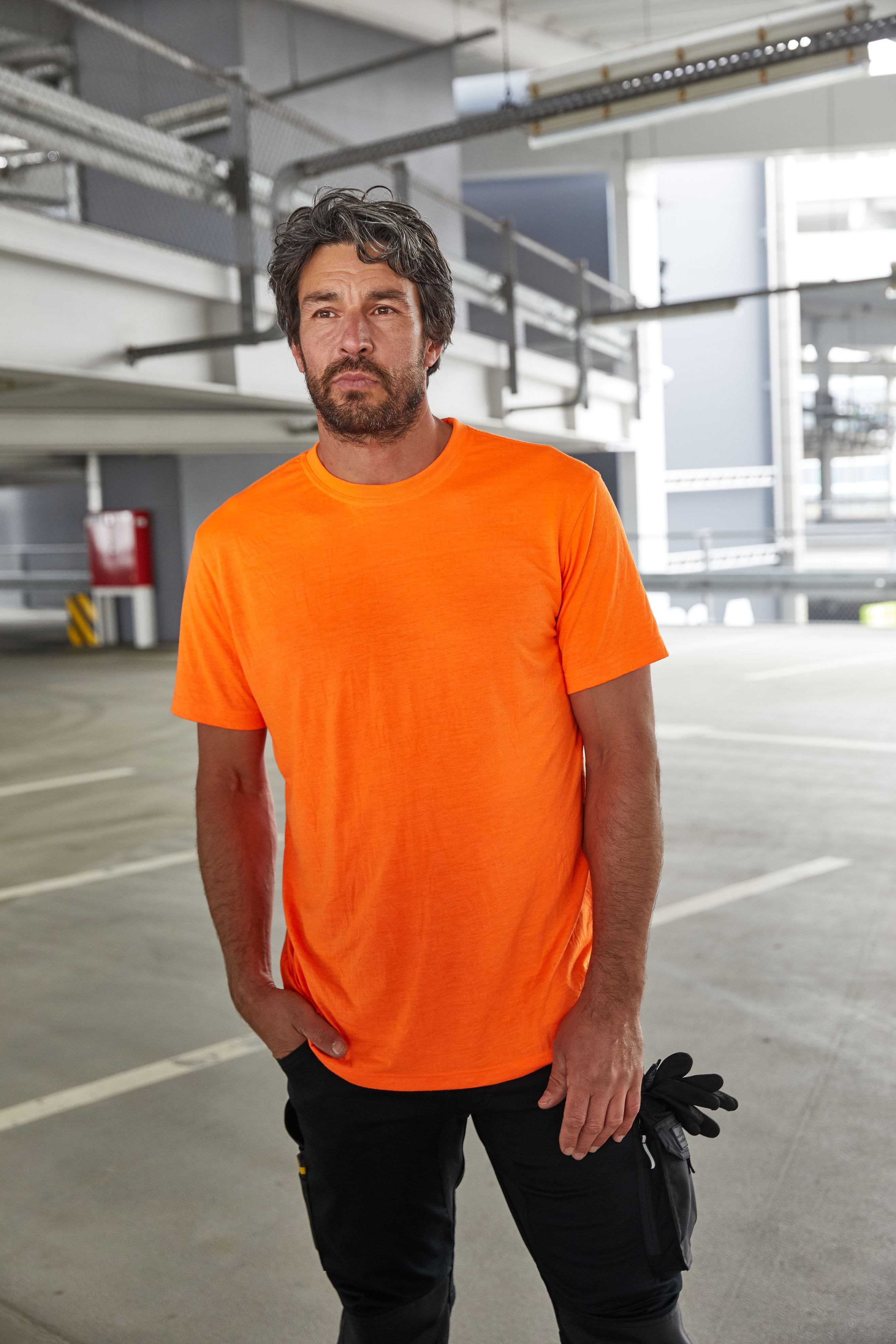 Men's Signal Workwear T-Shirt JN1838 Strapazierfähiges und pflegeleichtes T-Shirt in Signalfarben