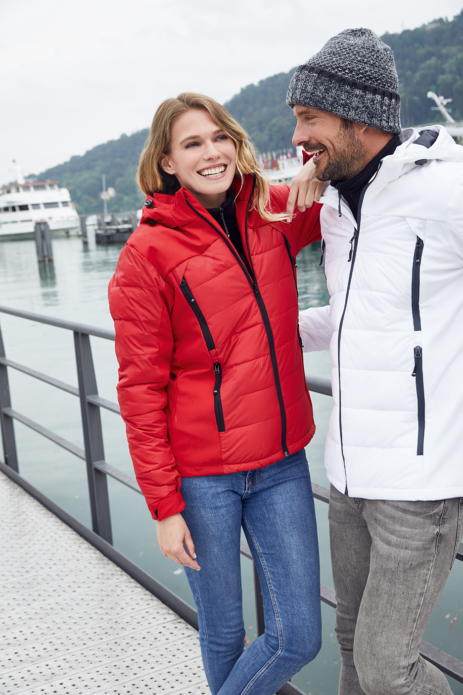 Ladies' Outdoor Hybrid Jacket JN1049 Thermojacke in attraktivem Materialmix Ladies' Outdoor Hybrid Jacket JN1049 Thermojacke in attraktivem Materialmix