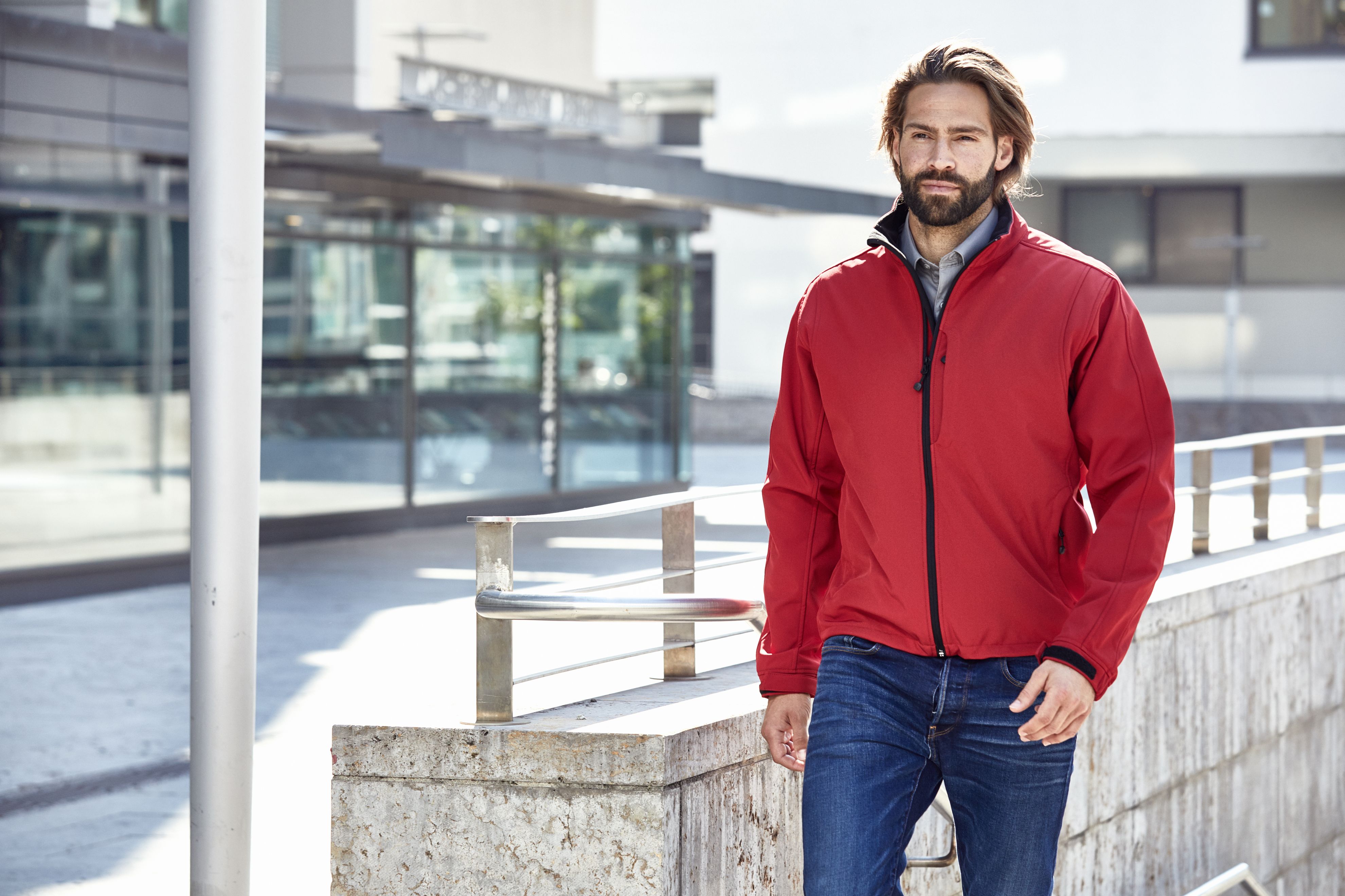 Men's Softshell Jacket JN135 Trendige Jacke aus Softshell Men's Softshell Jacket JN135 Trendige Jacke aus Softshell